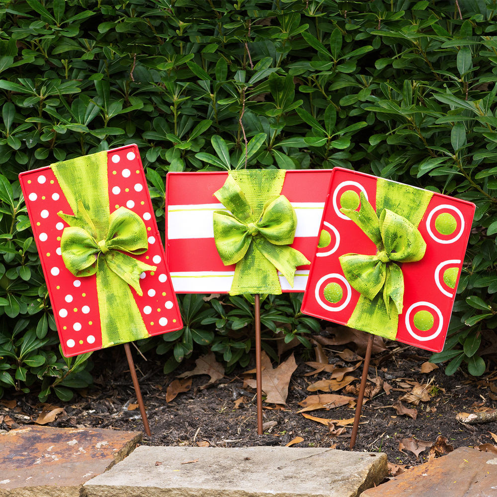 Outdoor Christmas Present Decorations
 Christmas Gift Box Door Decoration and Lawn Ornaments Set