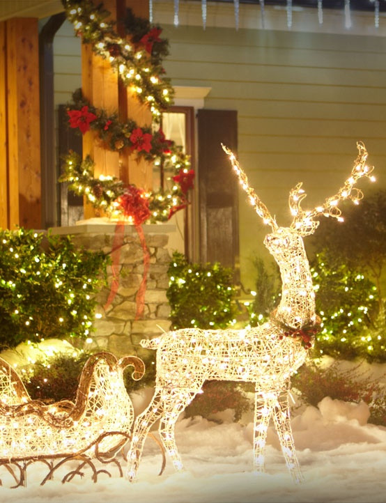 Outdoor Christmas Reindeer Lights
 26 Super Cool Outdoor Décor Ideas With Christmas Lights