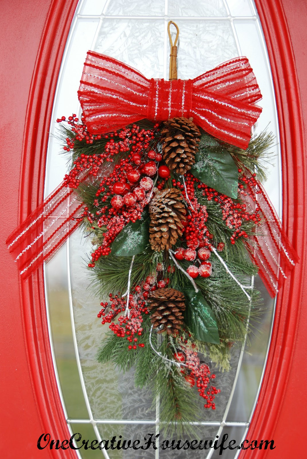 Outdoor Christmas Swags
 e Creative Housewife My Outdoor Christmas Decorations