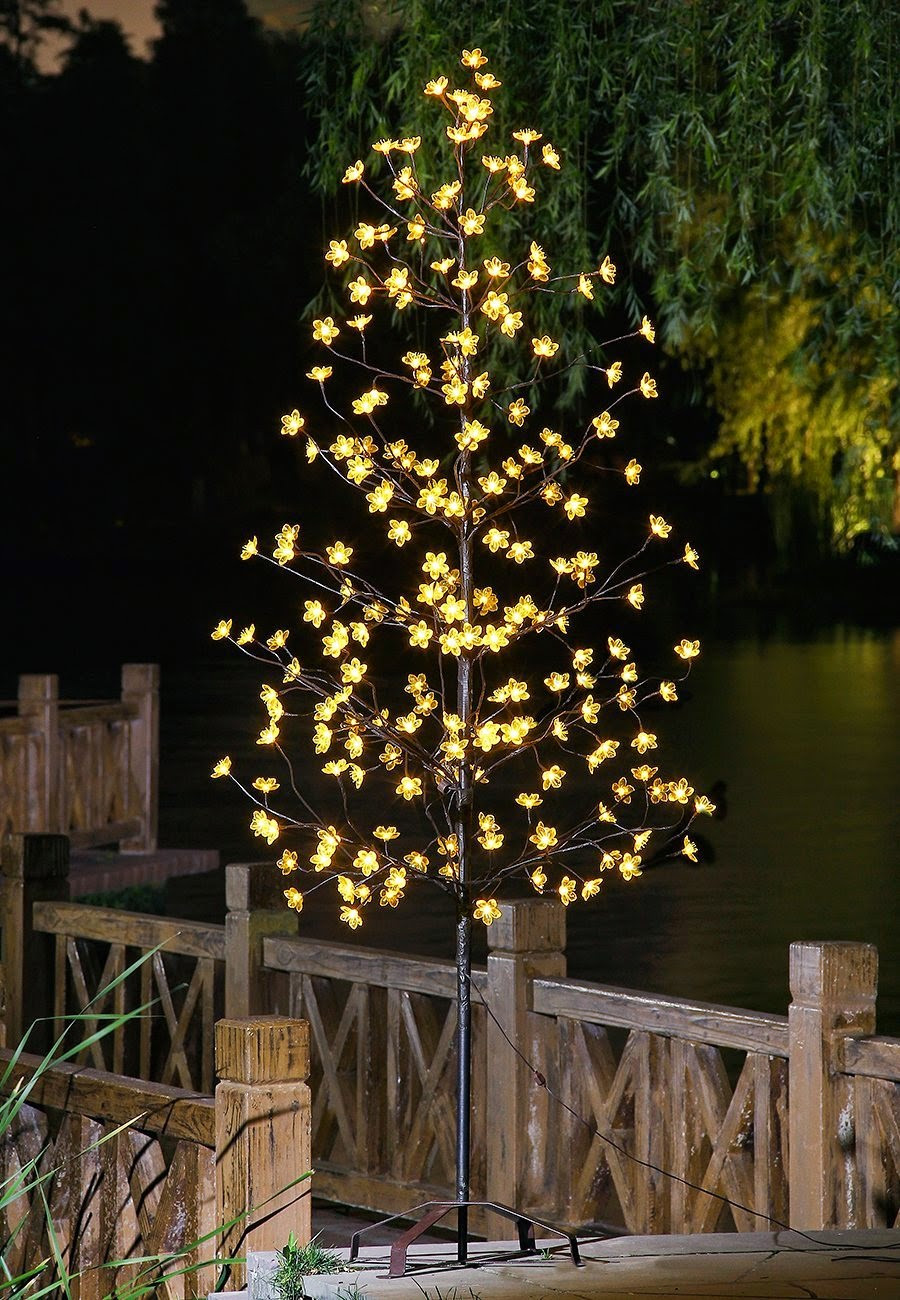 Outdoor Christmas Tree With Lights
 Lightshare Light Up the Outdoor Patio or Porch With