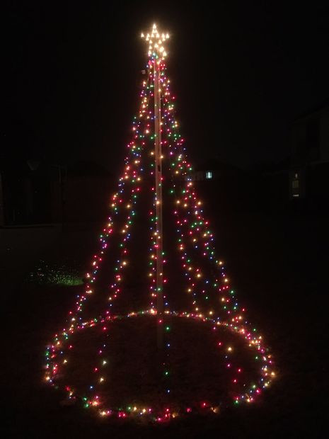 Outdoor Christmas Tree With Lights
 40 Fun Outdoor Lighting Ideas