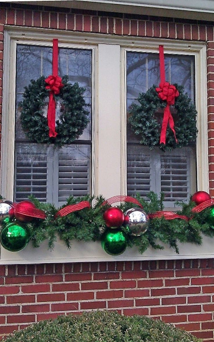 Outdoor Christmas Window Decorations
 Decoration Twin Wreaths With Red Bows For Enchanting