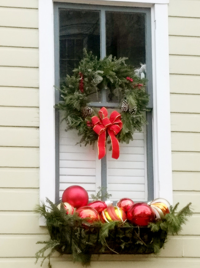 Outdoor Christmas Window Decorations
 A Visit to Annapolis MD Remodelando la Casa