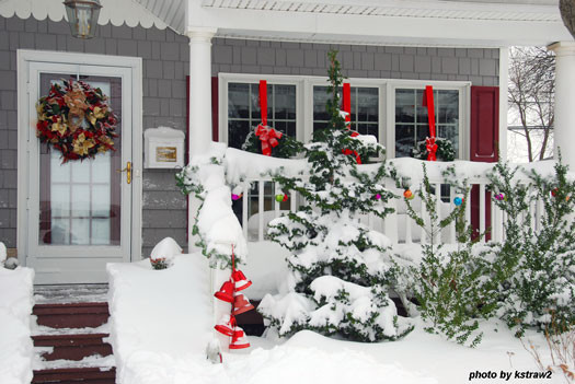 Outdoor Christmas Window Decorations
 Hang Outdoor Christmas Wreaths to Charm Your Home