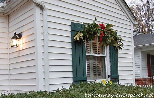 Outdoor Christmas Window Swags
 Christmas Decorating Ideas for Porches Doors and Windows