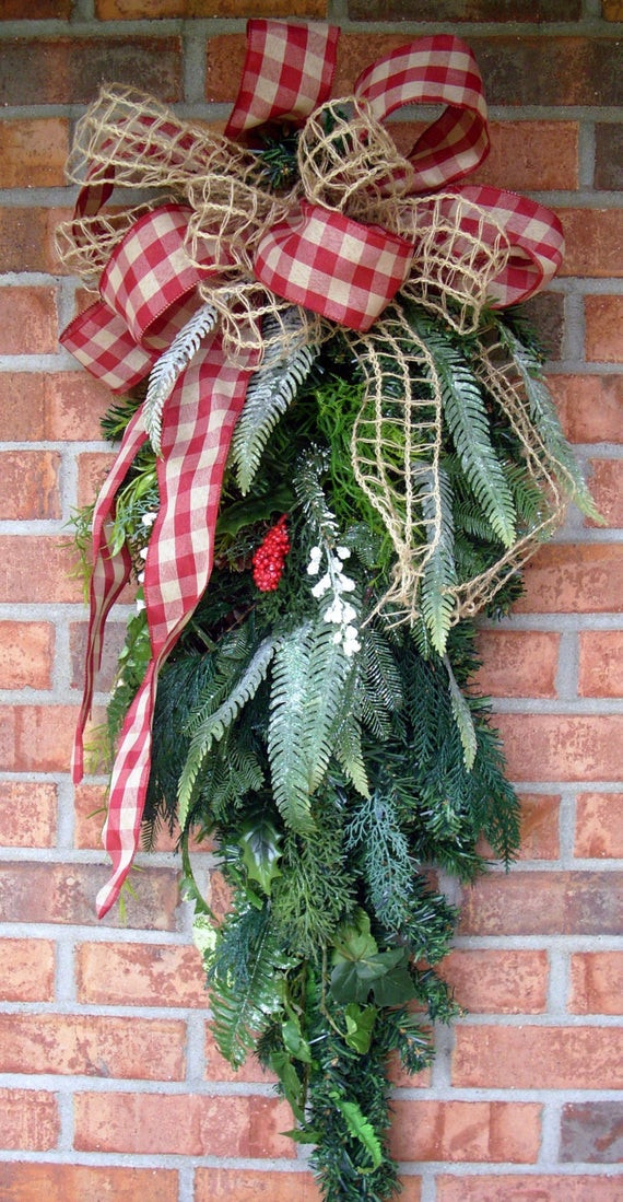 Outdoor Christmas Window Swags
 Christmas teardrop swag made with red checked and burlap