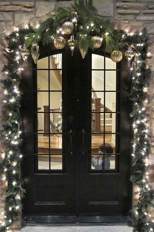 Outdoor Entryway Christmas Trees
 30 Outdoor Christmas Decorations Decoholic