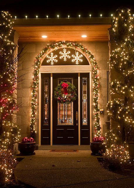 Outdoor Entryway Christmas Trees
 Best 25 Exterior christmas lights ideas on Pinterest