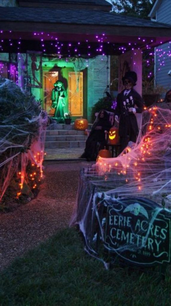 Outdoor Halloween Lights
 1000 ideas about Outdoor Halloween Decorations on