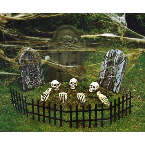 Outdoor Halloween Props
 60 Awesome Outdoor Halloween Party Ideas DigsDigs