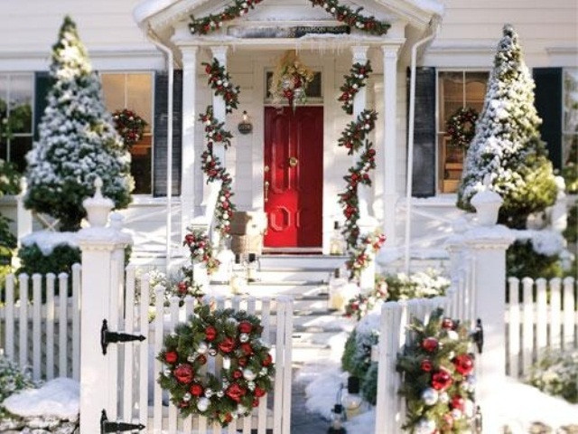 Outdoor Hanging Christmas Decorations
 50 Amazing Outdoor Christmas Decorations