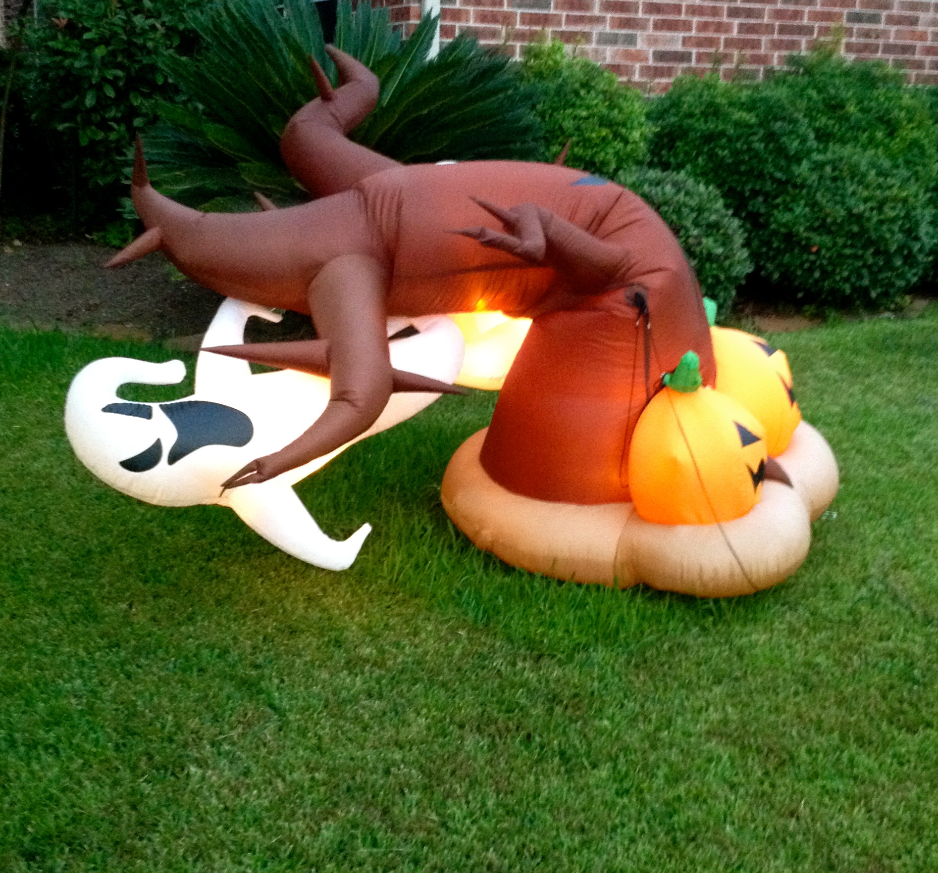 Outdoor Inflatable Halloween Decorations
 Urban rumors Halloween revels All revealed