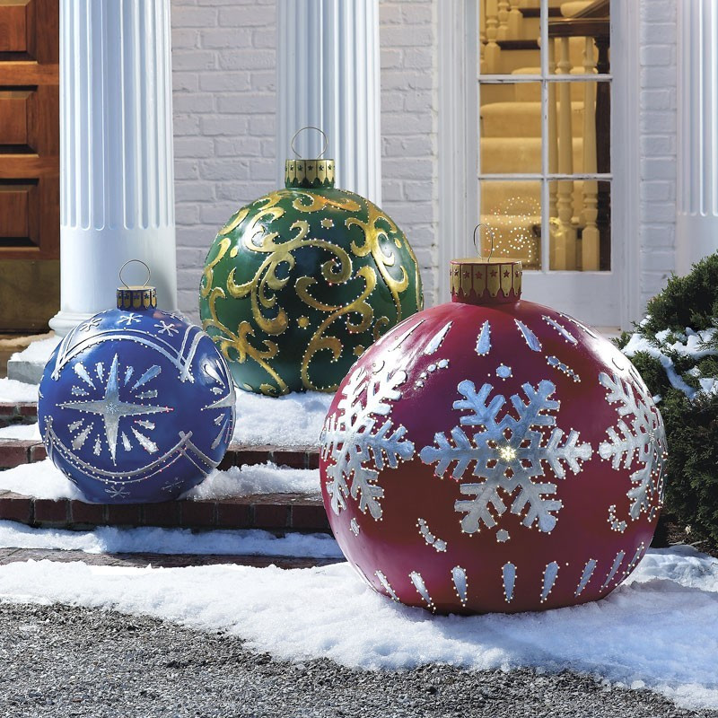 Oversized Outdoor Christmas Ornaments
 20 Elegant Outdoor Christmas Decorations Perfect For The