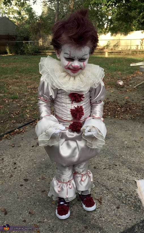 Pennywise Costume DIY
 Baby Pennywise Costume