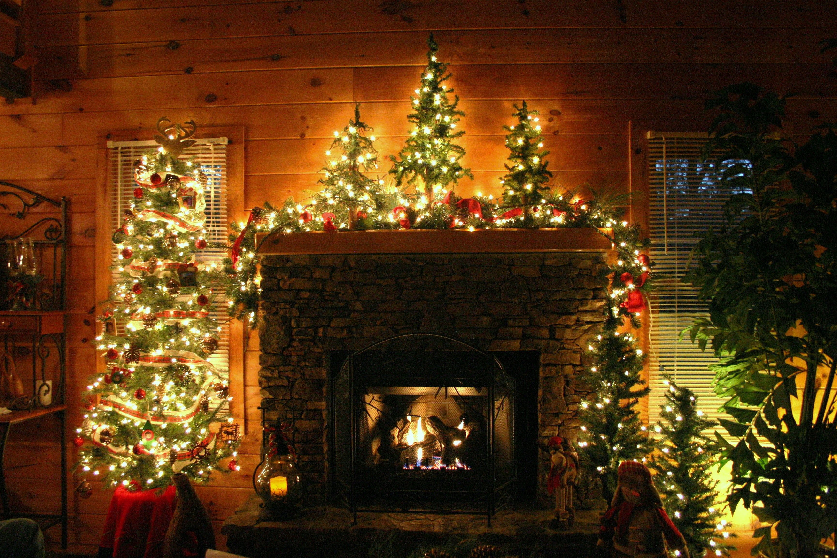 Pinterest Christmas Fireplace Decorations
 Christmas fireplace decorations