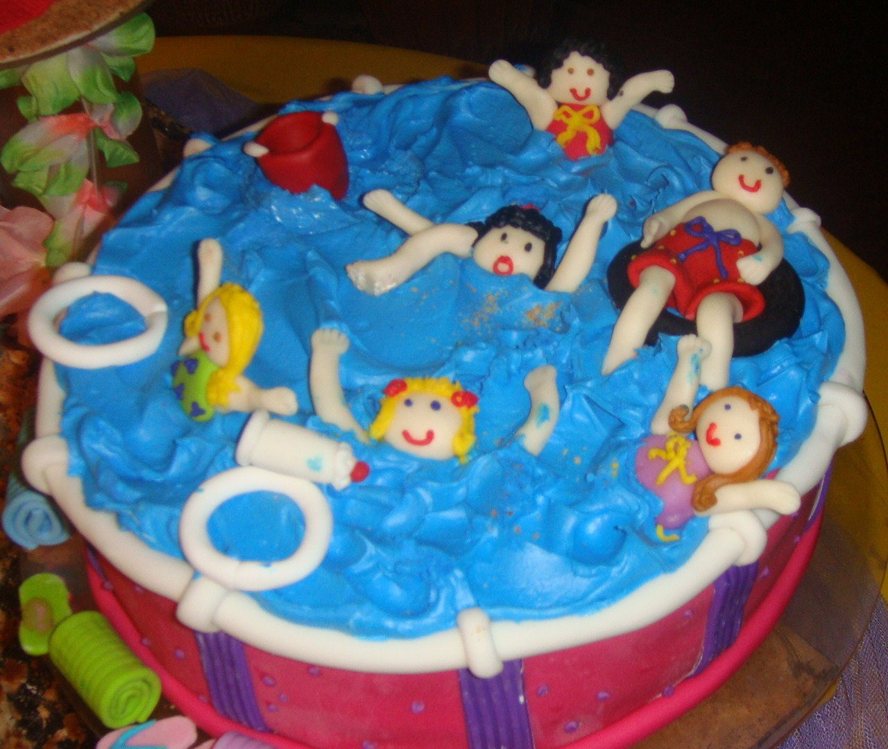 Pool Party Cakes Ideas
 Ideas for a Cool Sunny Pool Party