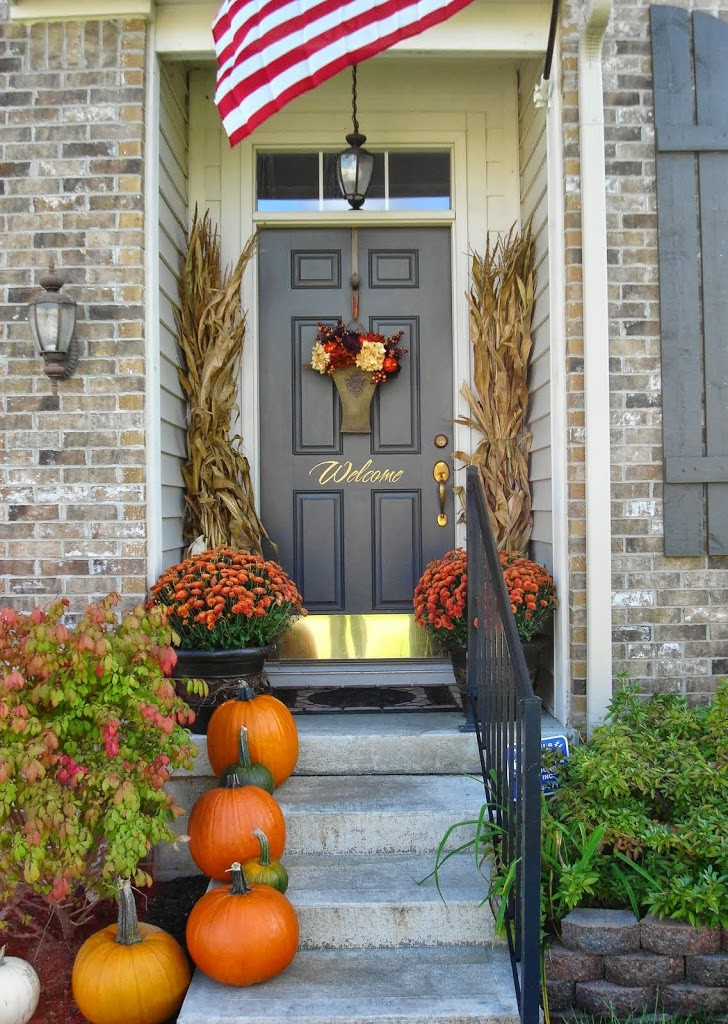 Porch Decorated For Halloween
 14 Fall and Halloween Porch Decor Ideas Embellishmints