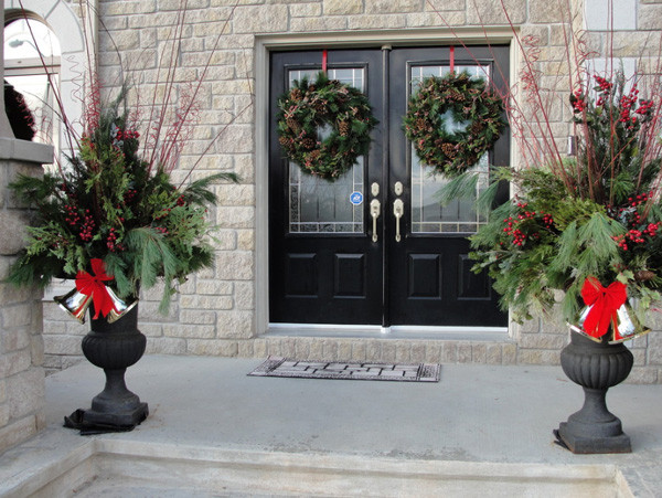 Porch Decorating For Christmas
 BEAUTIFUL OUTDOOR CHRISTMAS PORCH DECORATION IDEAS