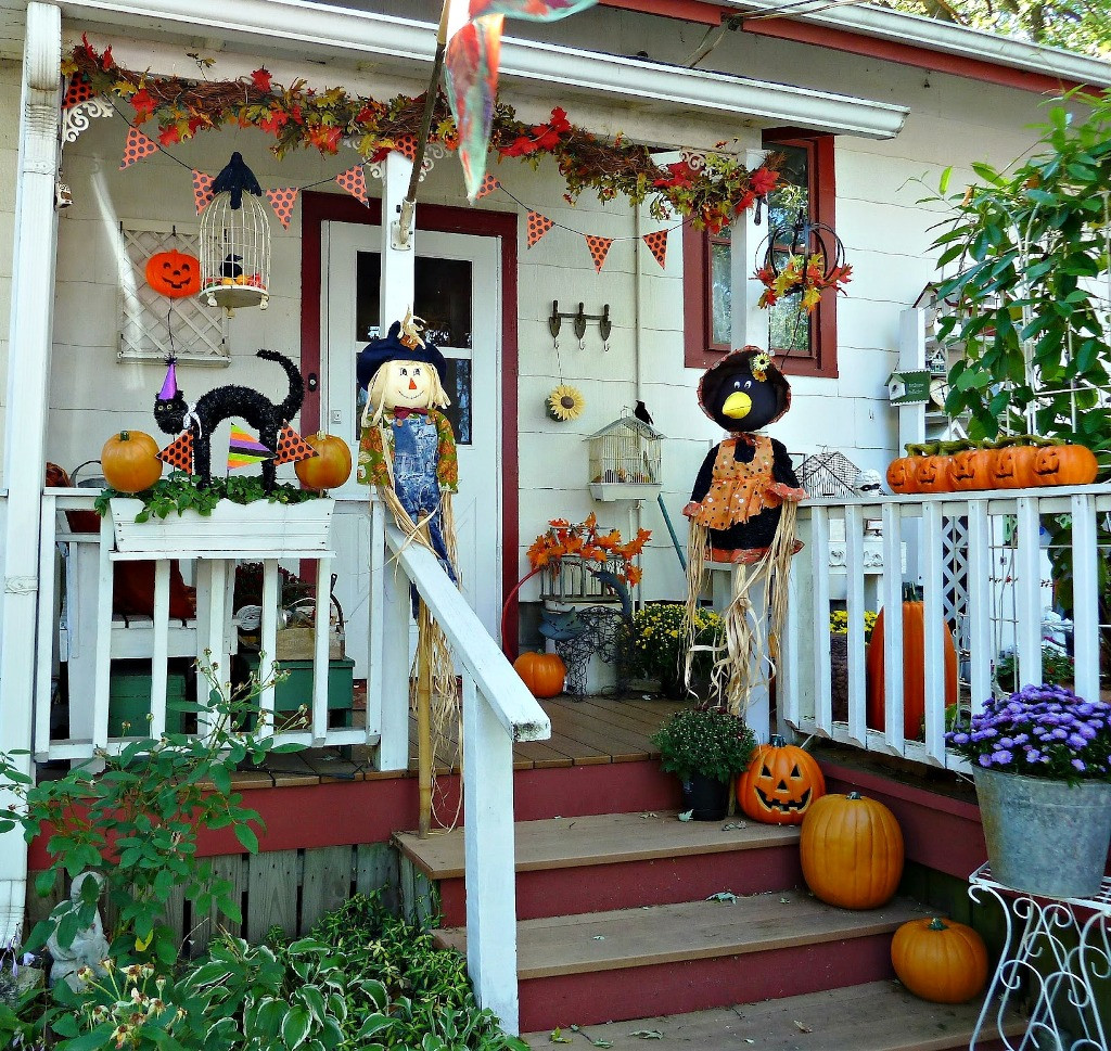 Porch Decorations For Halloween
 Cute Halloween Front Porch Decorations to Greet Your Guests