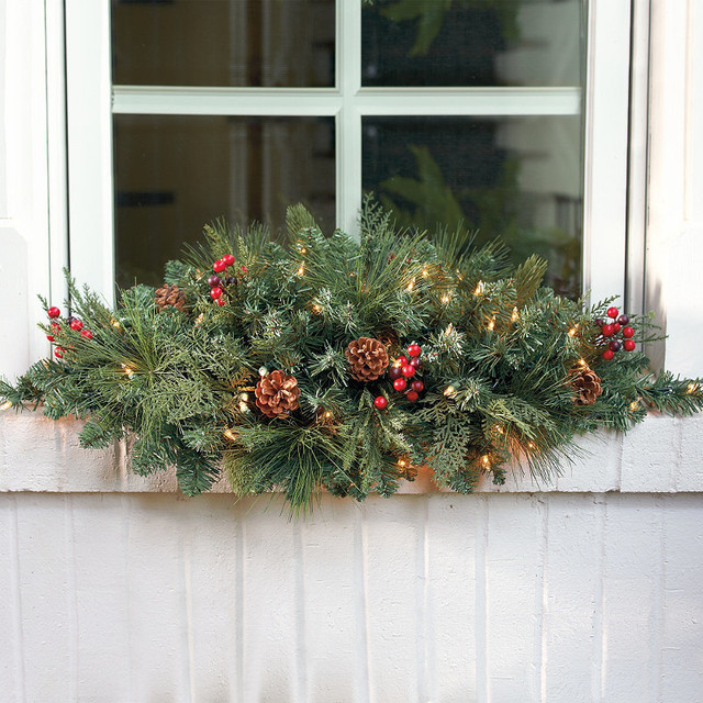 Pre Lit Outdoor Christmas Wreaths
 Classic Pre lit Window Christmas Swag Christmas Decor