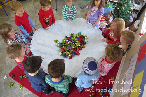 Preschool Christmas Party Ideas
 Simple t bow game for preschoolers