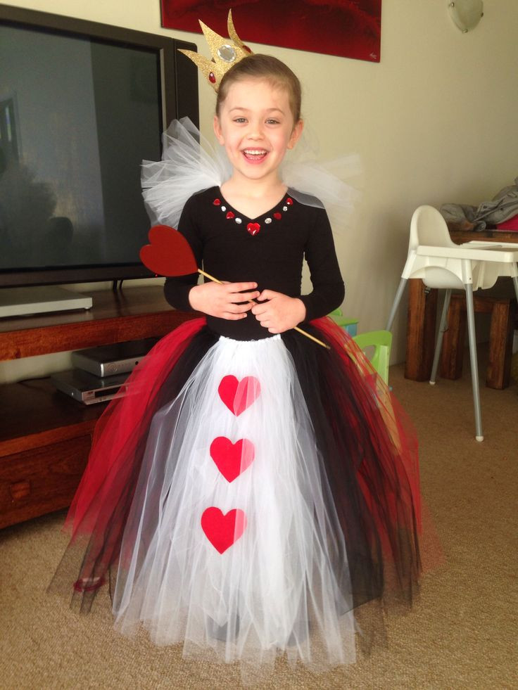 Queen Of Hearts DIY Costume
 17 Best ideas about Queen Hearts on Pinterest