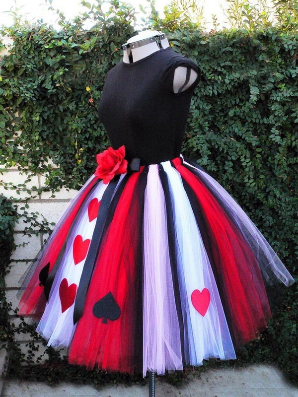 Queen Of Hearts DIY Costume
 25 Queen of Hearts Costume Ideas and DIY Tutorials Hative