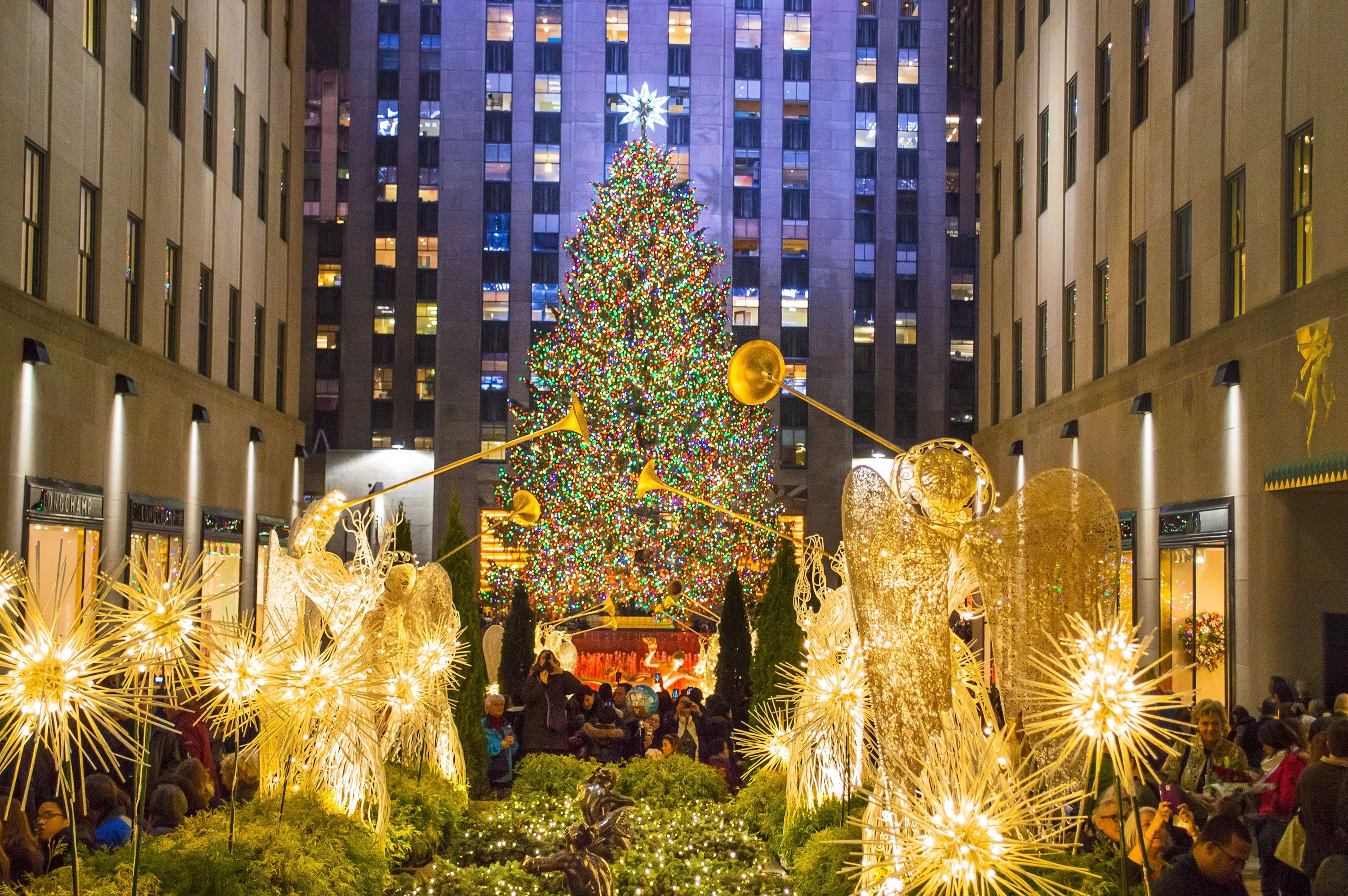 Rockefeller Christmas Tree Lighting 2019 Performers
 When is the 2014 Rockefeller Center Christmas Tree