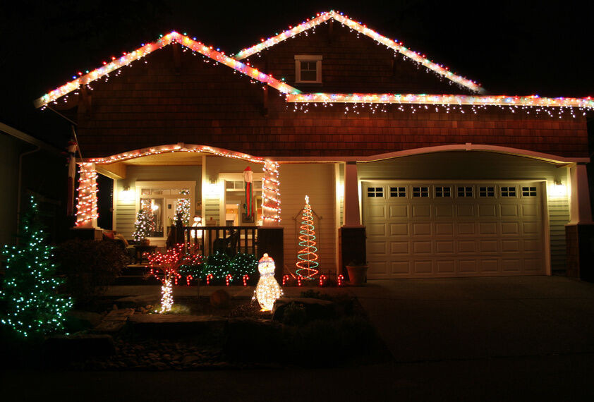 Rooftop Christmas Lights
 DIY Hanging Christmas Lights on Your Roof
