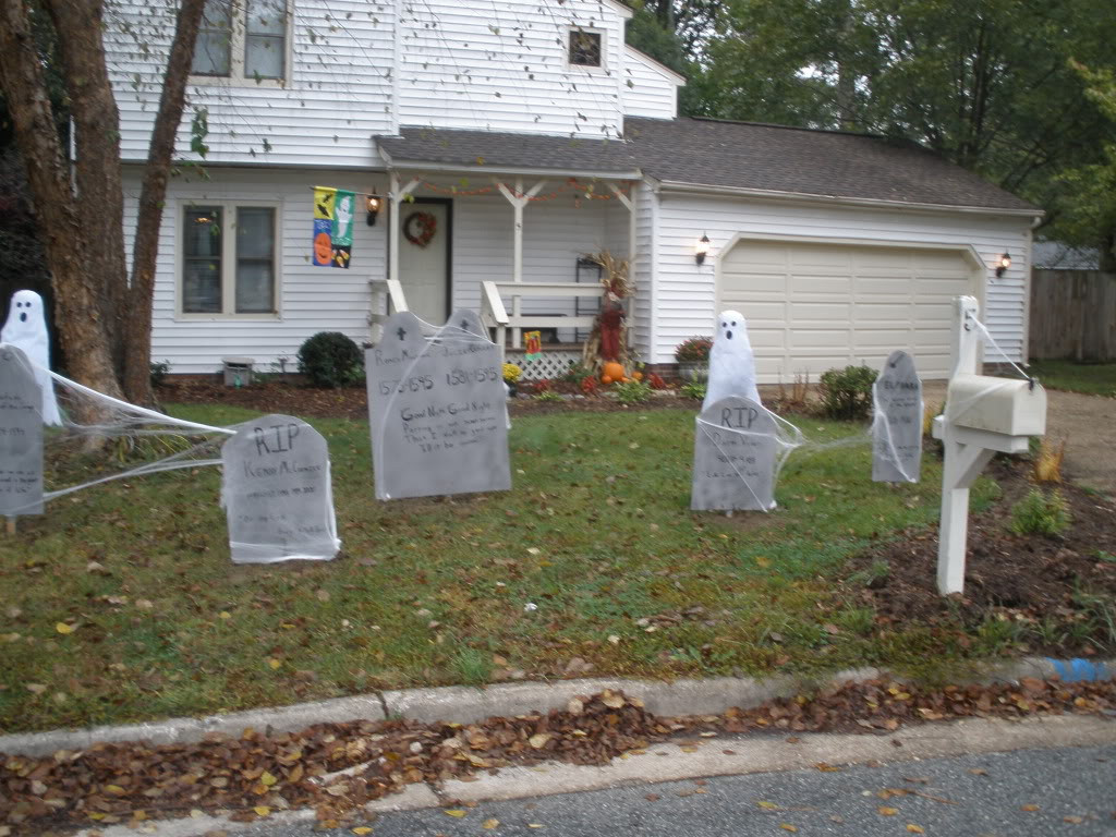 Scary Outdoor Halloween Decorations
 plete List of Halloween Decorations Ideas In Your Home