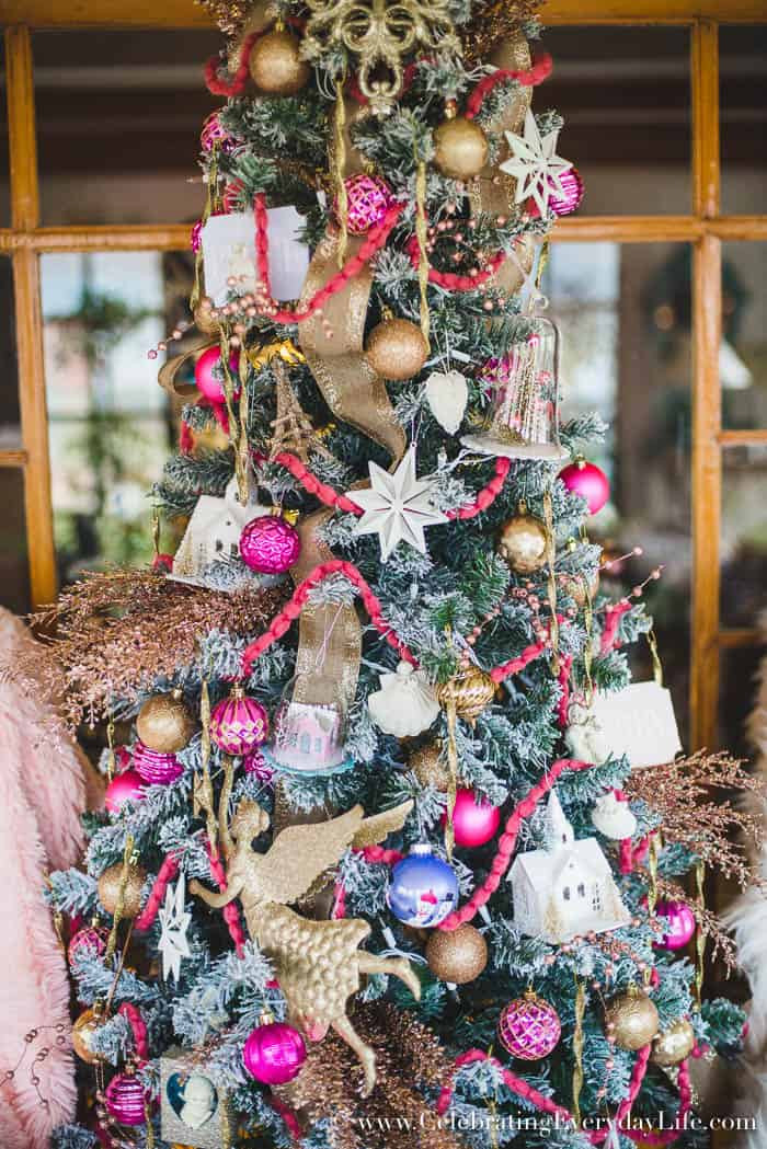 Shabby Chic Christmas Trees
 How to Make Your Shabby Chic Christmas Tree Spectacular