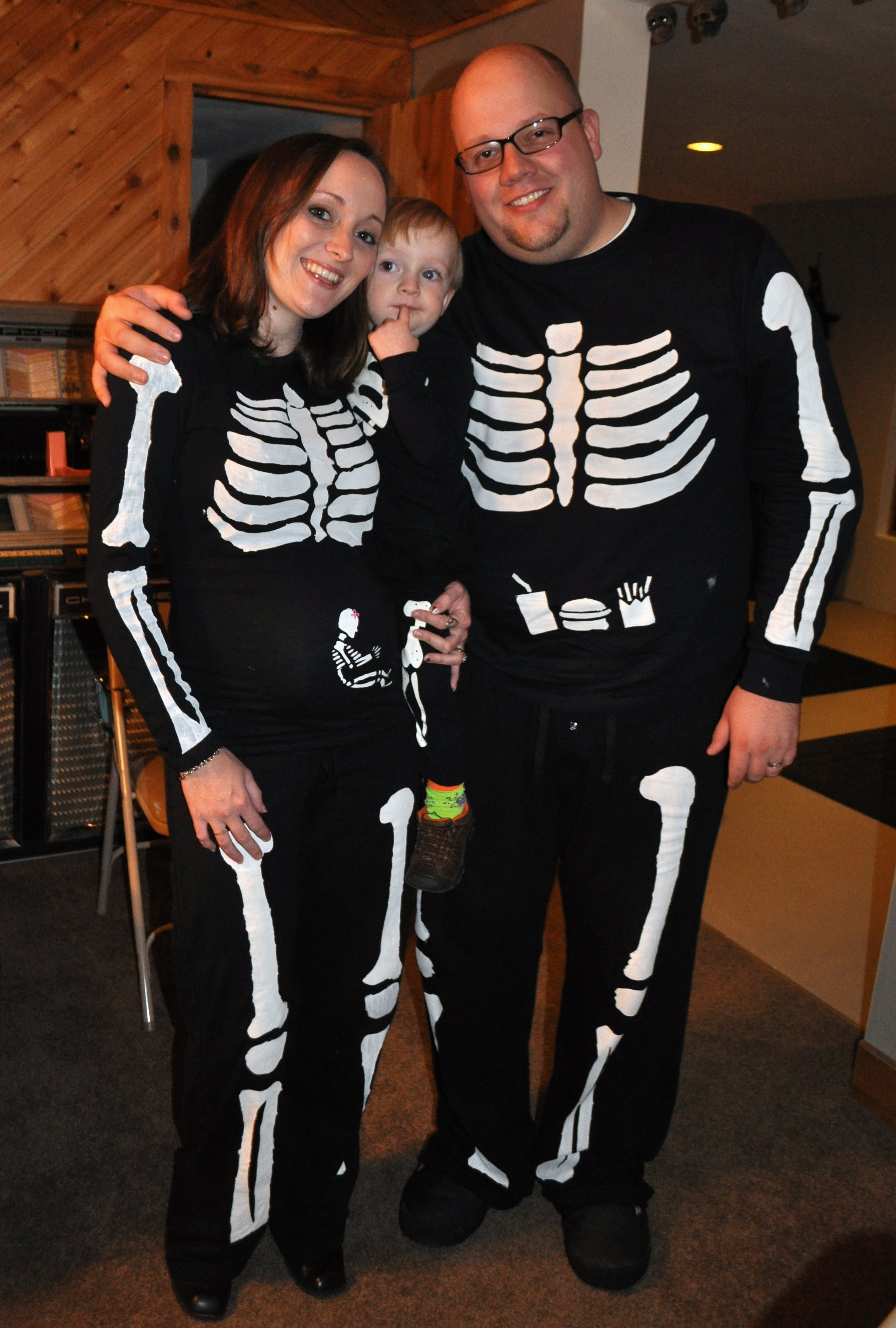 Skeleton Costume DIY
 How to make a pregnant skeleton costume for Halloween