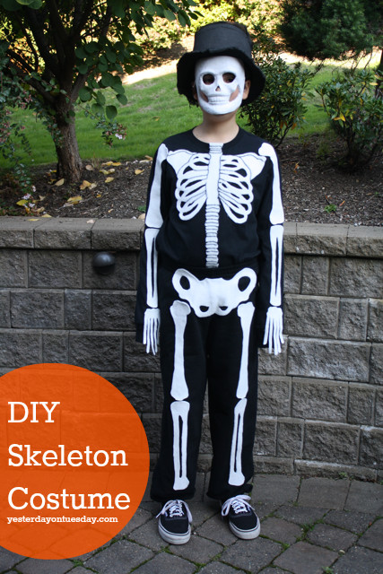 Skeleton Costume DIY
 4 DIY Halloween Costumes