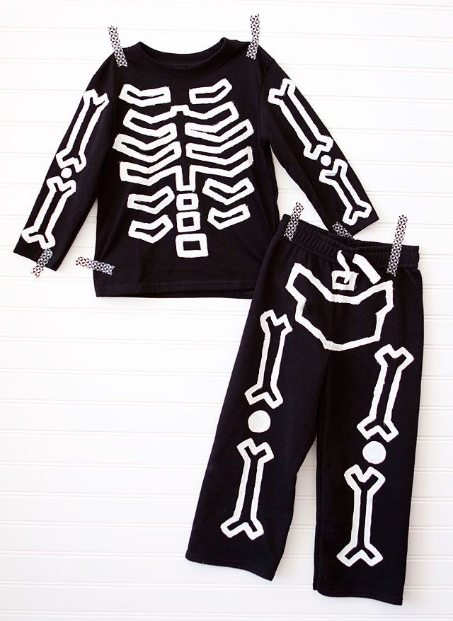 Skeleton Costume DIY
 DIY Glow in the Dark Skeleton Costume Tutorial