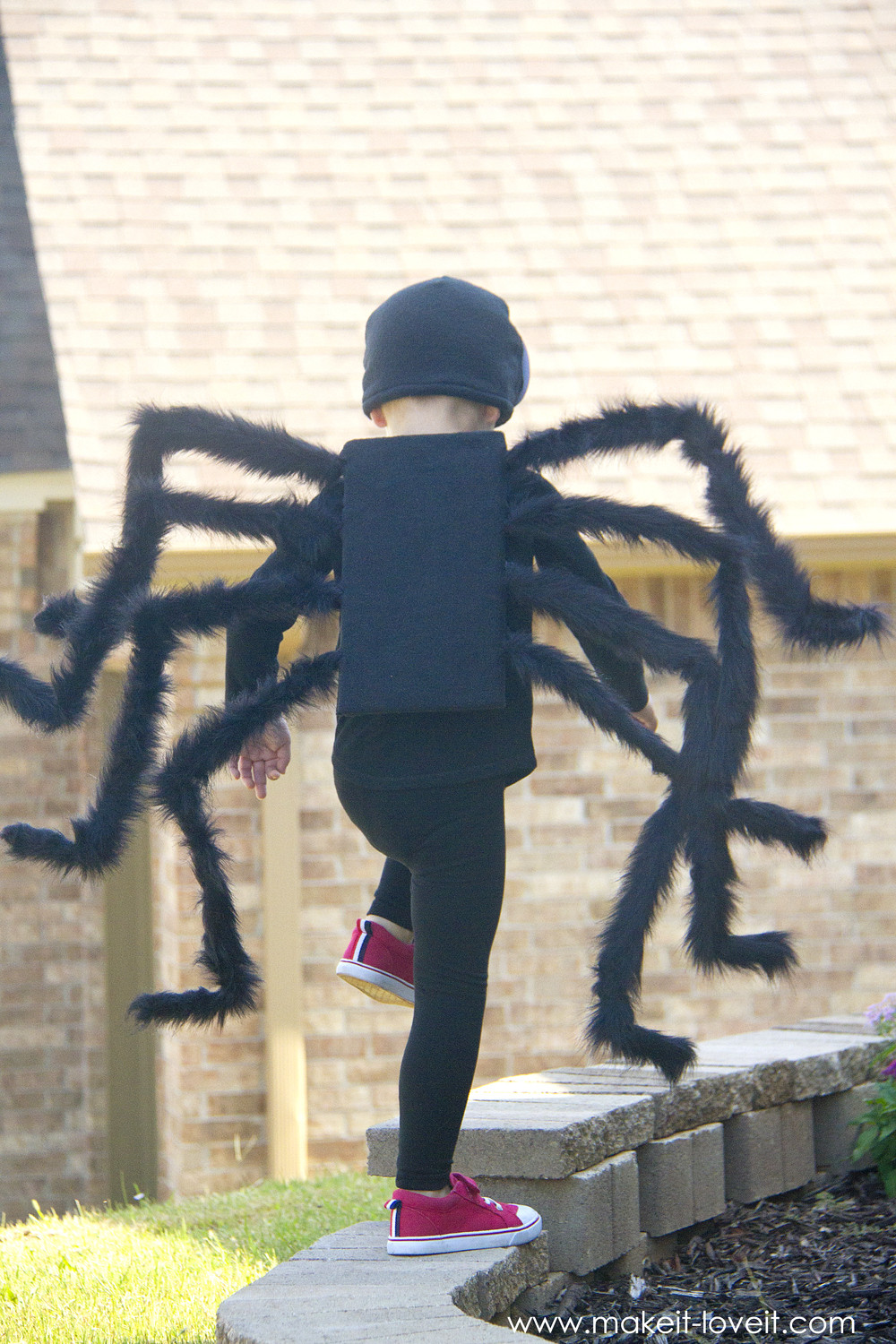 Spider Costume DIY
 DIY Easy NO SEW Spider Costume one to GIVE