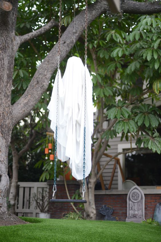Swing Halloween Decoration
 28 Scary Outdoor Halloween Décor Ideas Shelterness