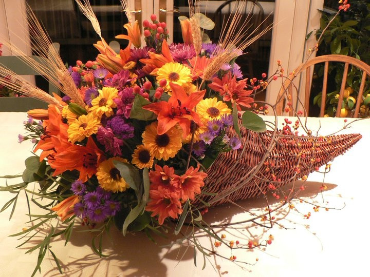 Thanksgiving Flower Centerpieces
 40 best Cornucopia Centerpieces images on Pinterest