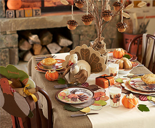 Thanksgiving Kids Table
 12 Splendid Thanksgiving Tablescapes