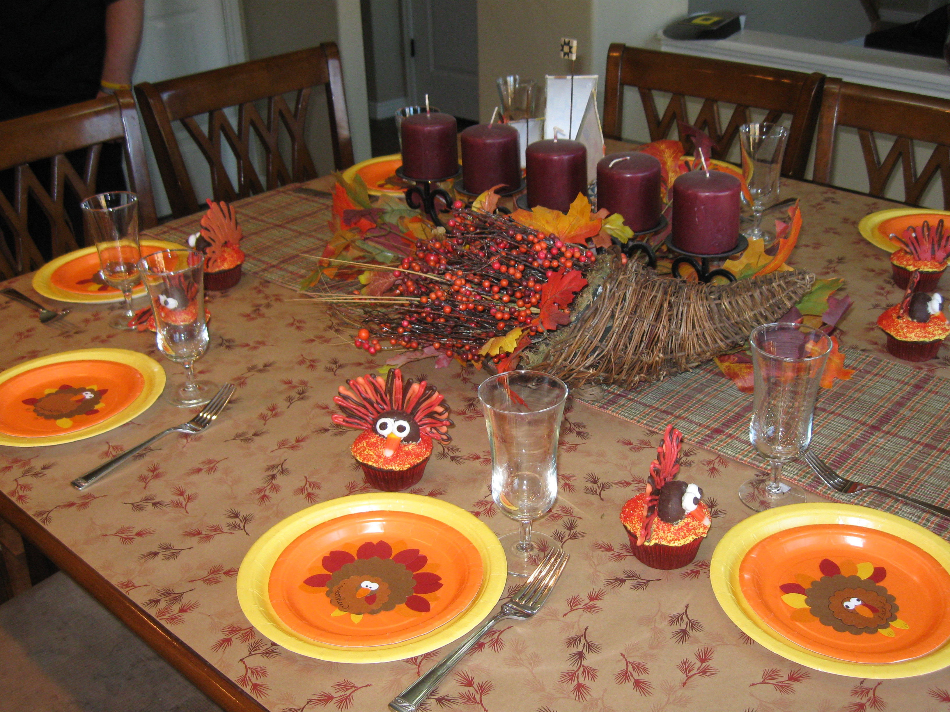 Thanksgiving Kids Table
 A Thanksgiving Table for Kids – thegalagals