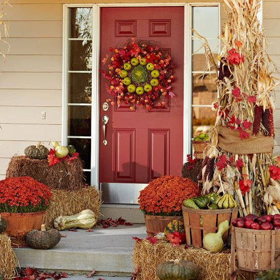 Thanksgiving Porch Decorations
 30 Cozy Thanksgiving Front Door Décor Ideas DigsDigs