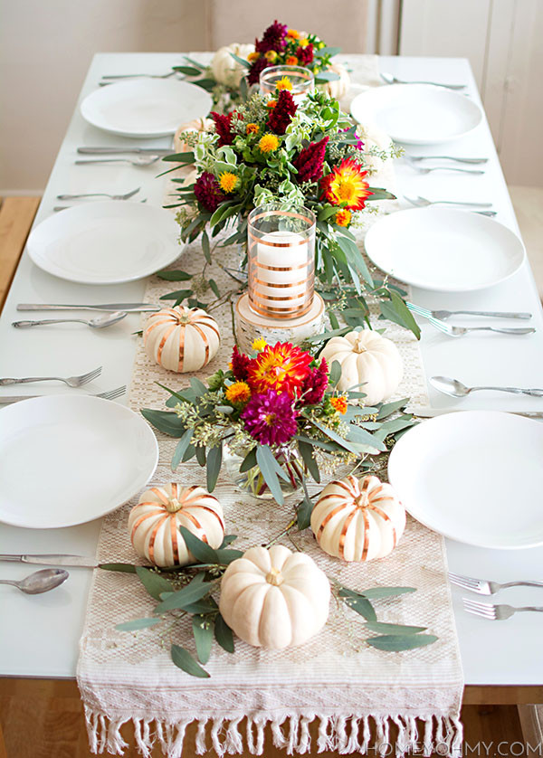 Thanksgiving Table Centerpieces
 Thanksgiving Tables & Fall Tablescape Inspiration