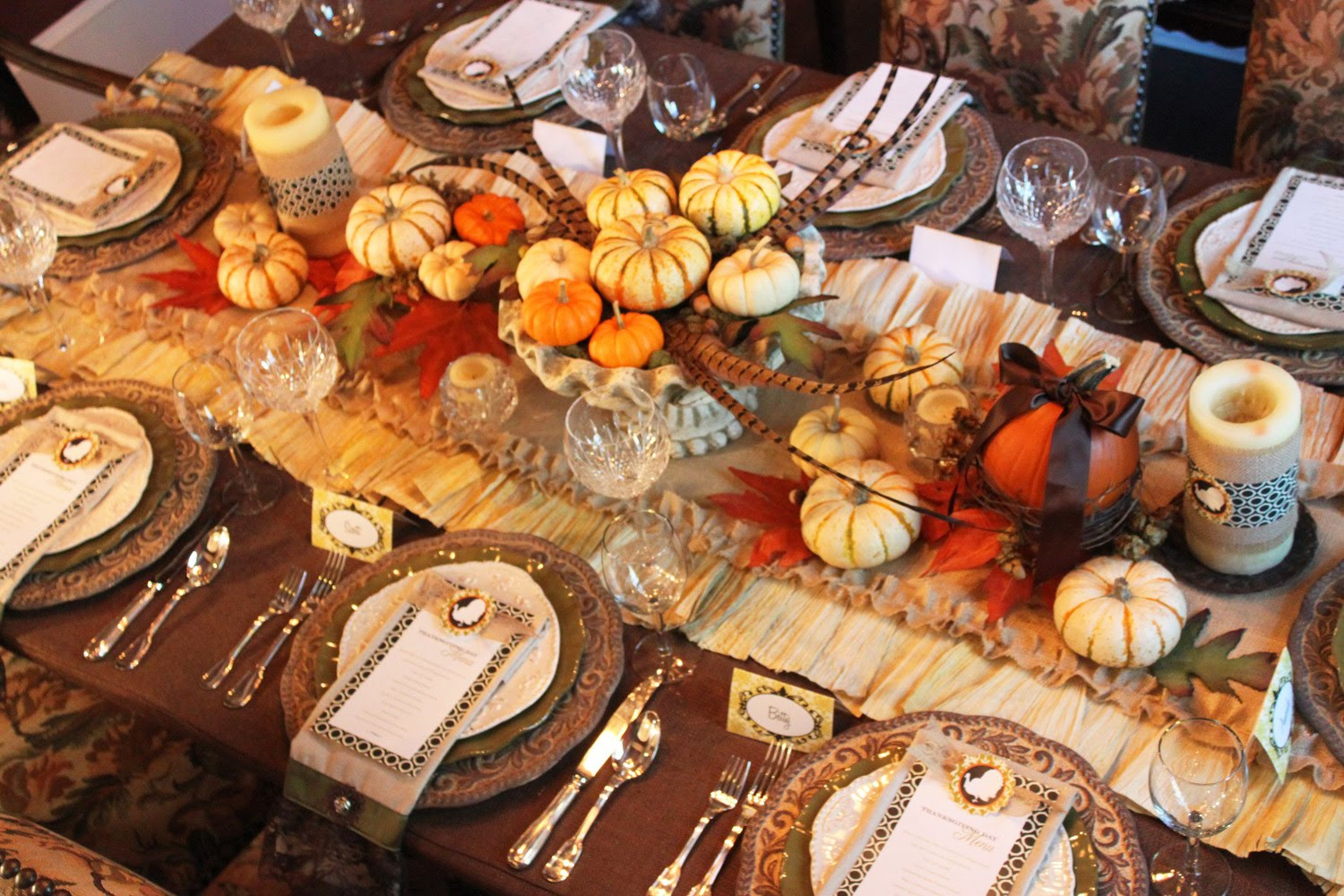 Thanksgiving Table Decor
 A feast for the eyes Thanksgiving dinner table decorations