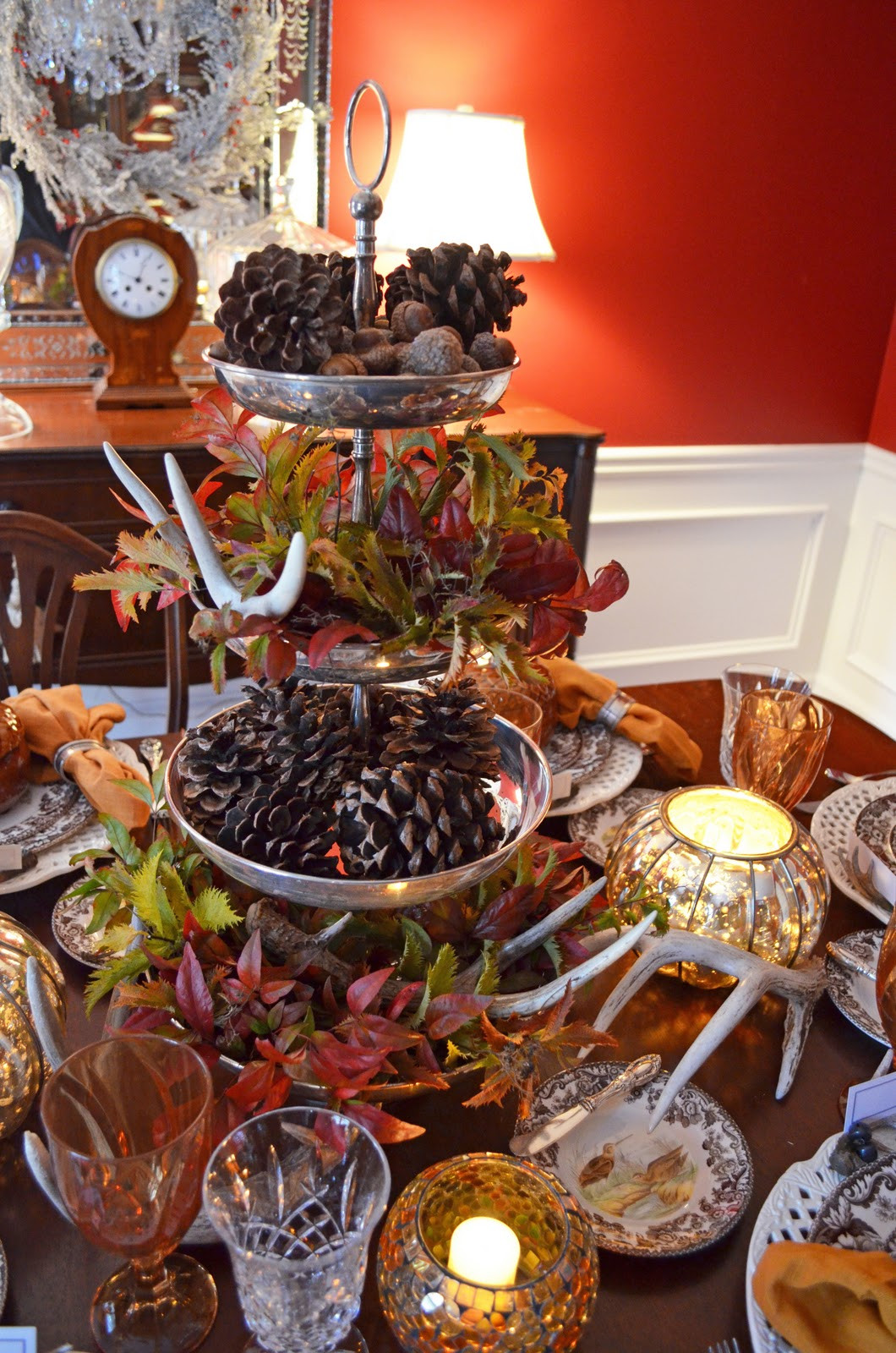 Thanksgiving Table Decoration Ideas
 Thanksgiving Table Setting with Nature Themed Centepiece