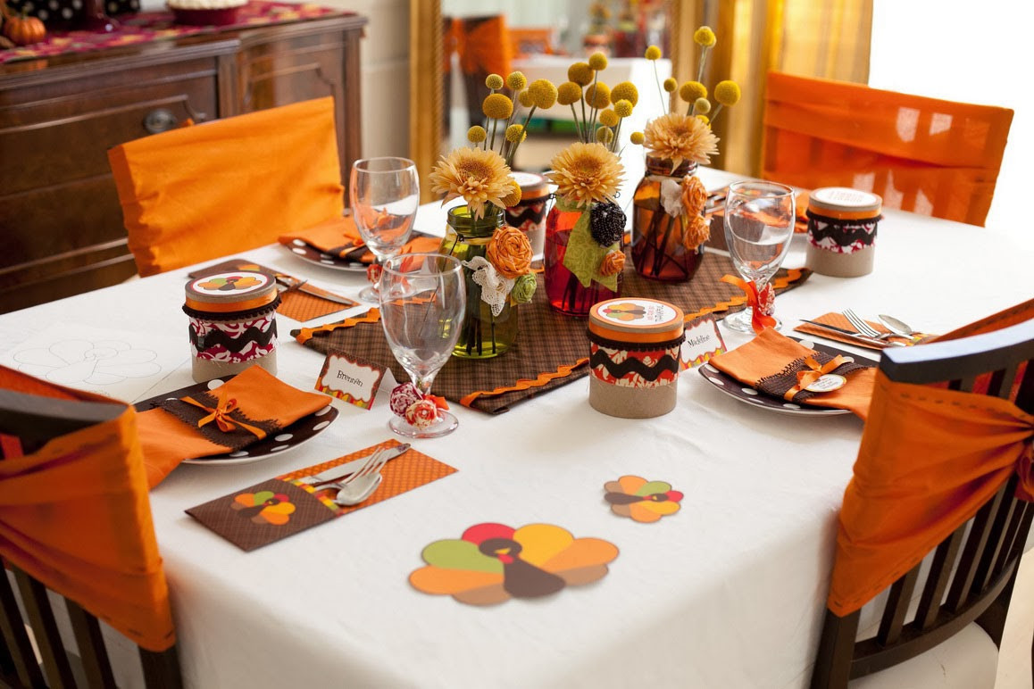 Thanksgiving Table Decorations
 How to Throw a Great Thanksgiving Dinner Party for Your