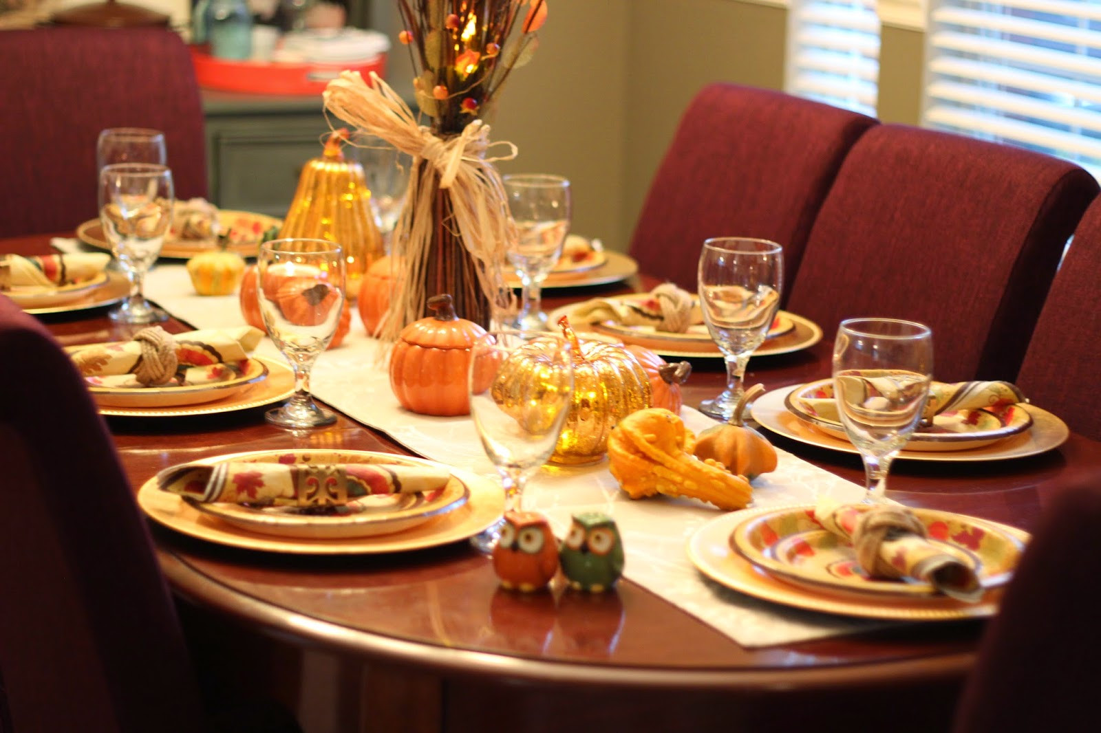 Thanksgiving Table Ideas
 The Apron Gal Thanksgiving Table Decorating Ideas