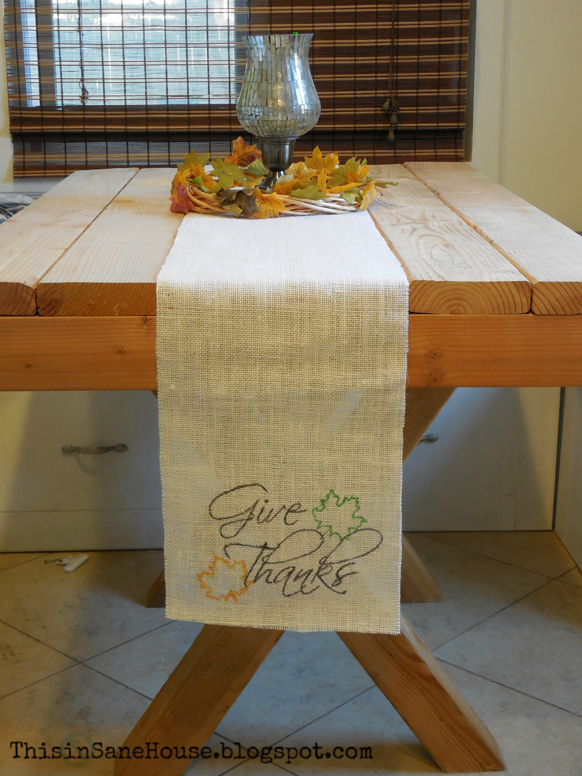Thanksgiving Table Runners
 This inSane House DIY Burlap Thanksgiving Table Runner