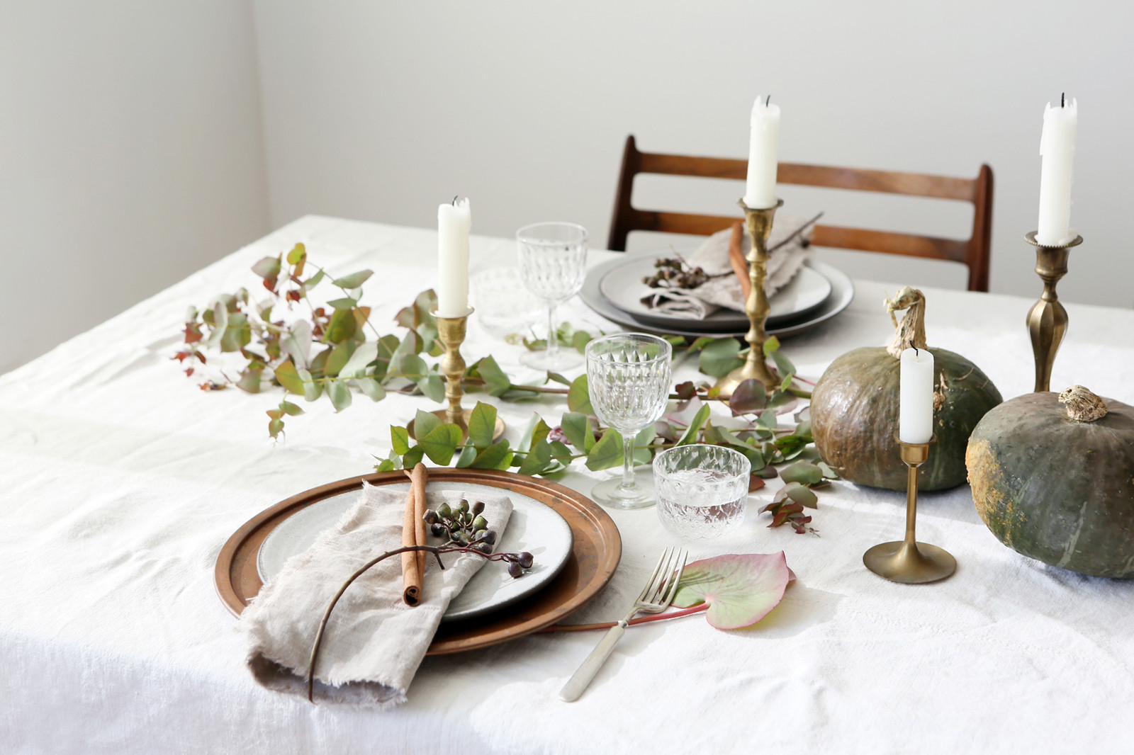 Thanksgiving Table Settings
 Thanksgiving Table Setting Rules to Live By