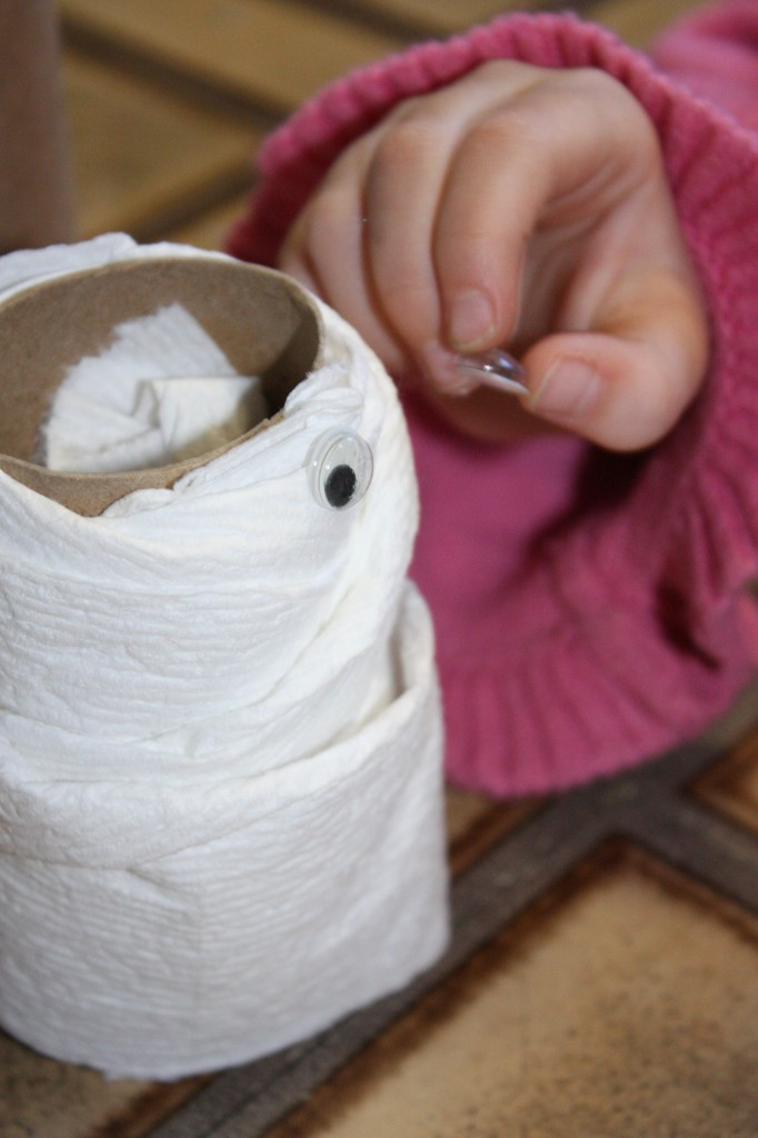 Toilet Paper Roll Halloween Eyes
 Creating a Simple Halloween Craft using toilet paper rolls
