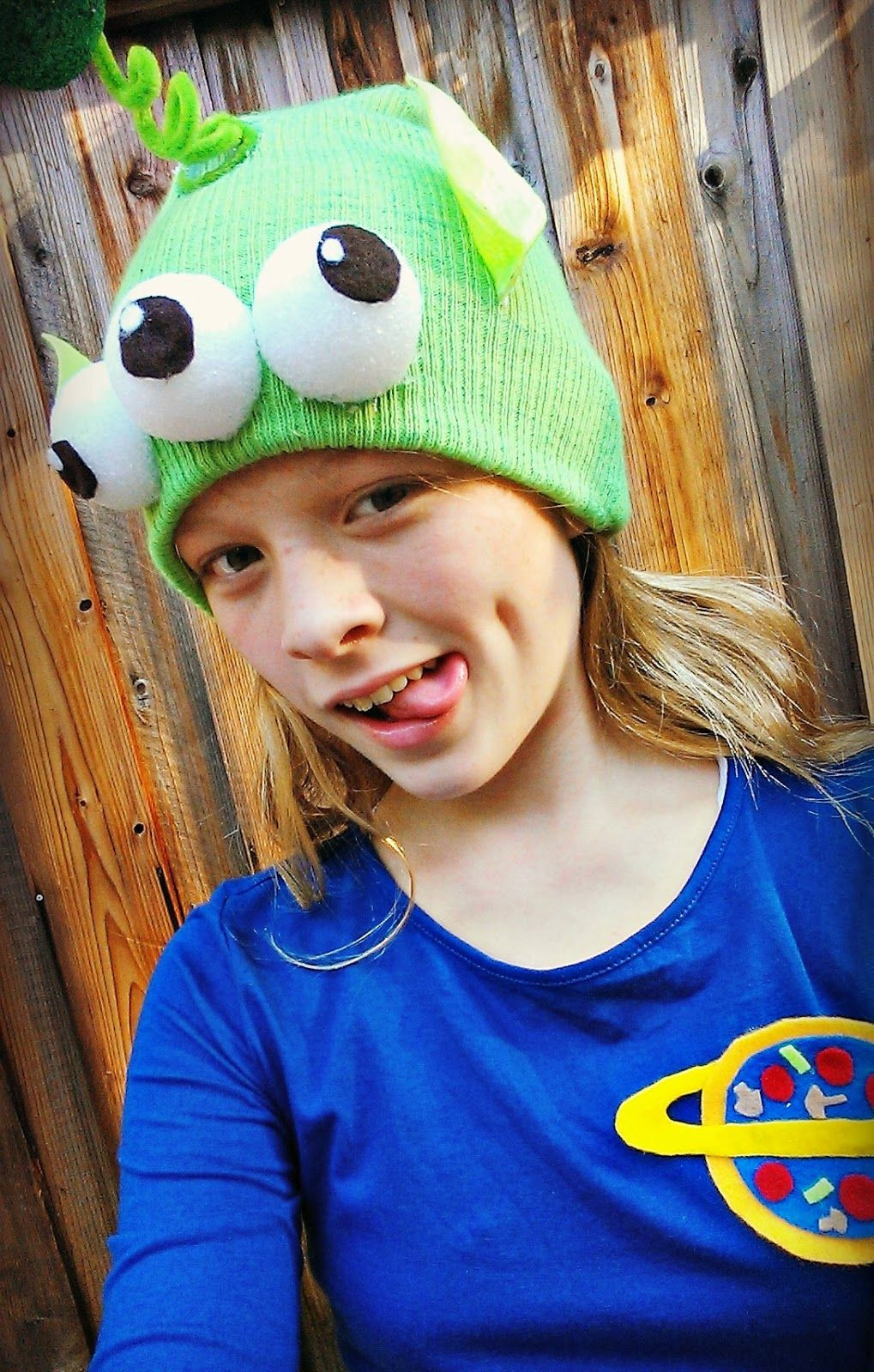 Toy Story Alien Costume DIY
 This year The Pea and her 2 BFFs decided they wanted to