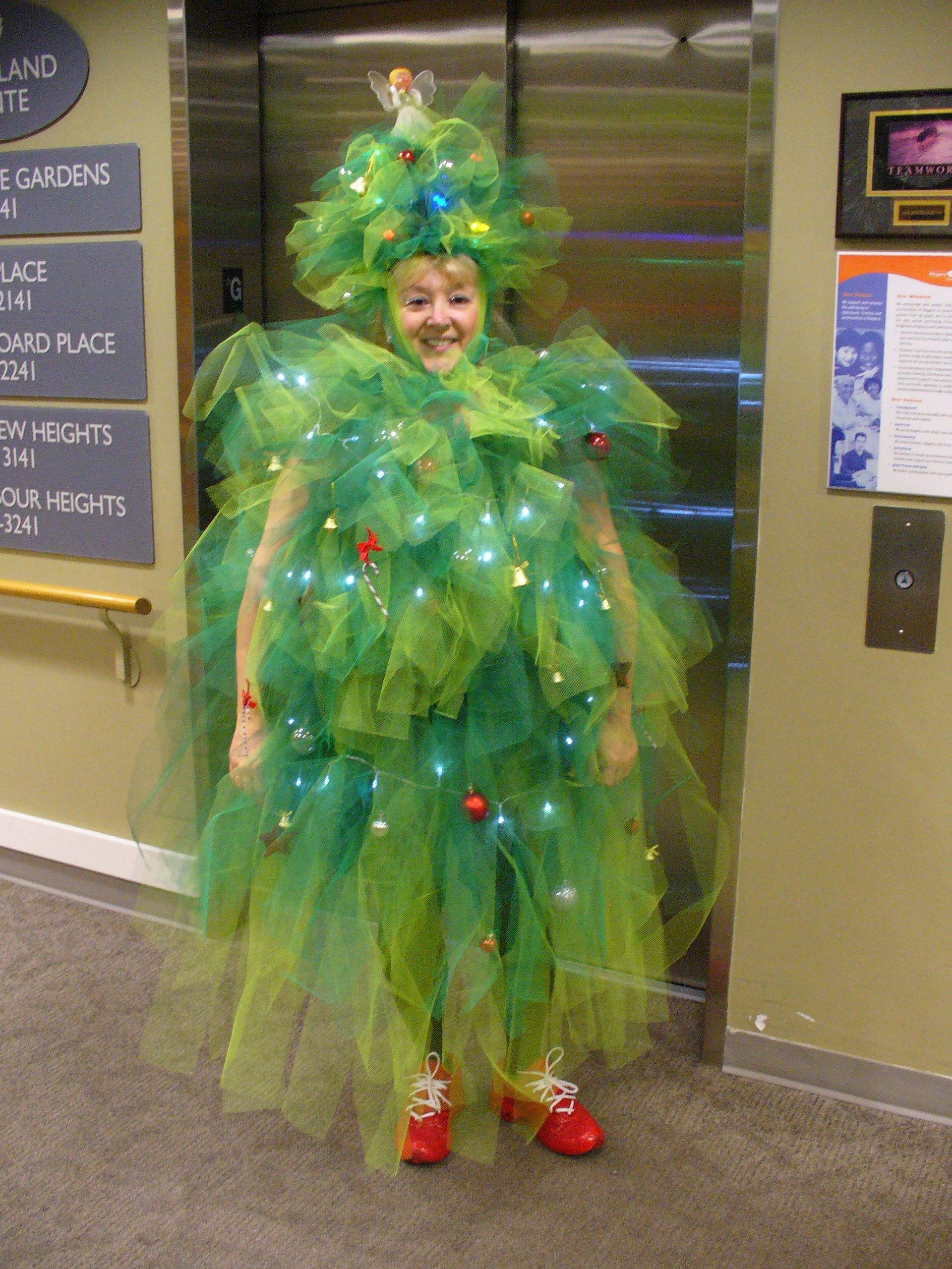 Tree Costume DIY
 Christmas Tree Halloween Costume crafts